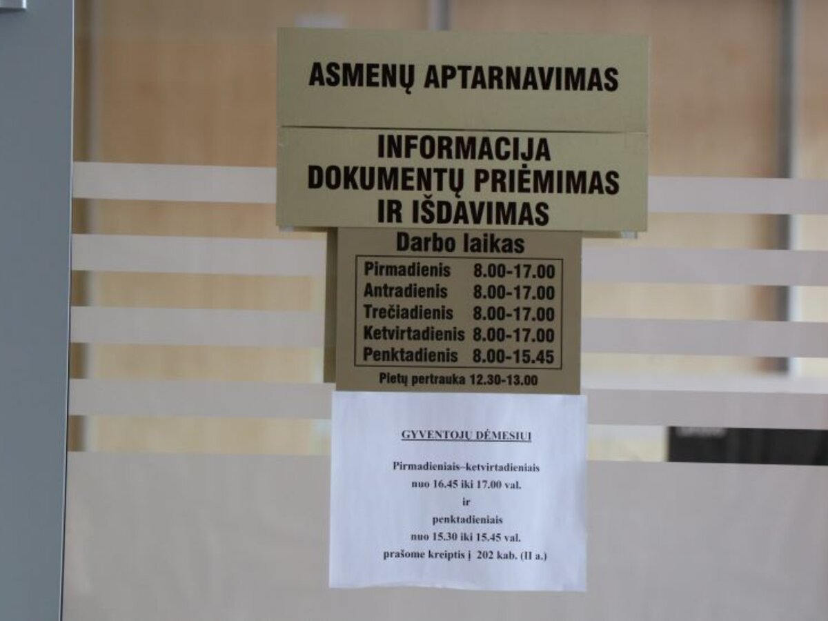 Šešiasdešimt ketvirtoji karantino diena: savivaldybės darbas grįžta į įprastą tvarką, policijos...