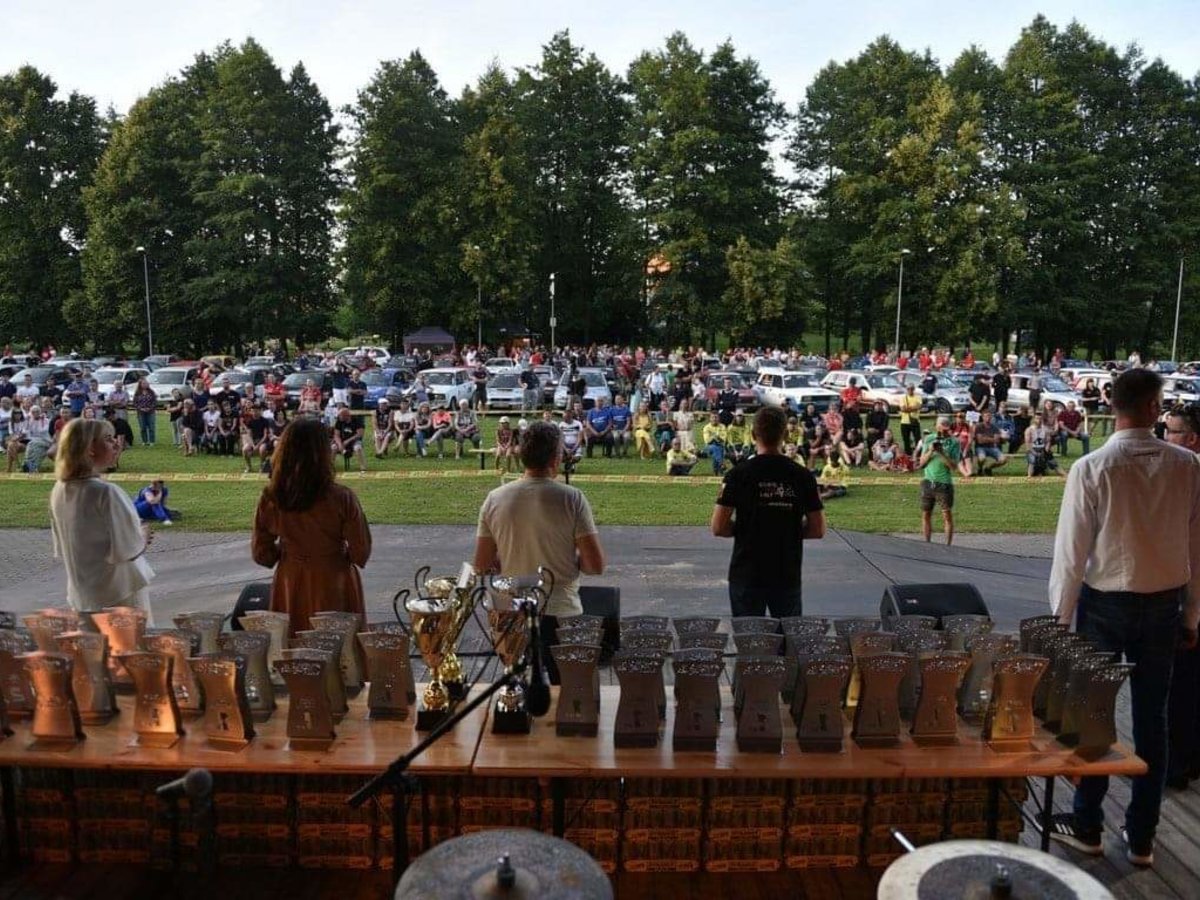 Apdovanojimų ceremonija vainikuotas Dzūkiją sudrebinęs „Gravel Fest Rally – Lazdijai“