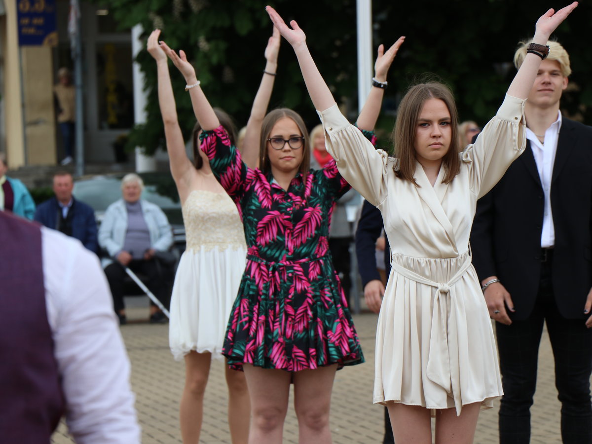 Lazdijų rajone abiturientams aidėjo paskutinis skambutis