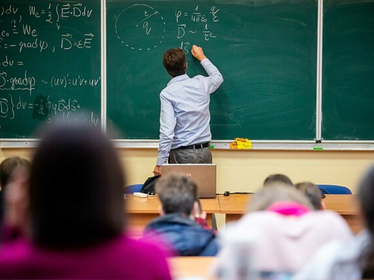 200 eurų valstybės stipendijas gaus matematikos, informatikos ir inžinerijos studentai!