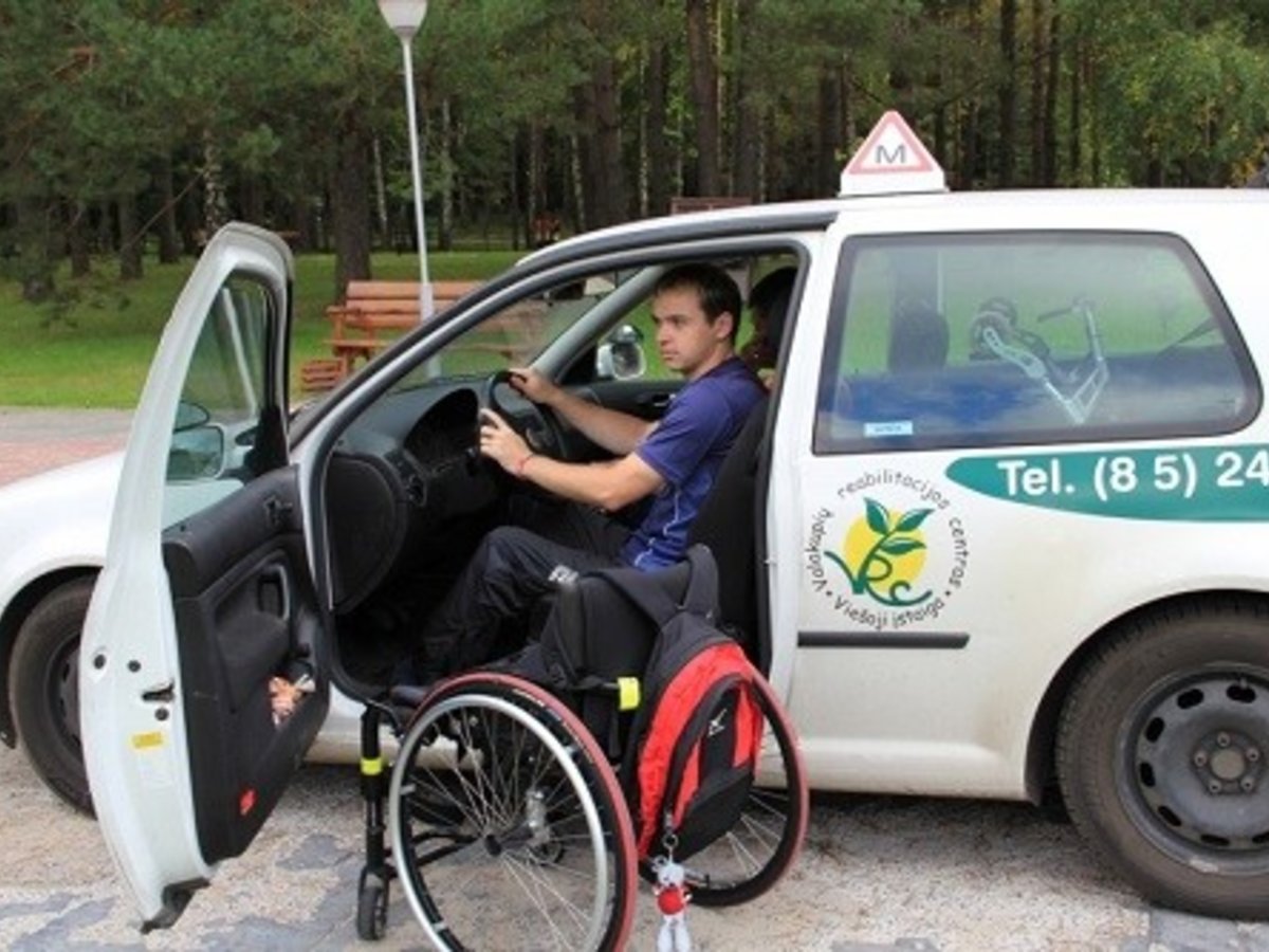 NEMOKAMI NEĮGALIŲJŲ VAIRAVIMO KURSAI 2021