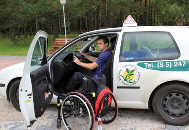 NEMOKAMI NEĮGALIŲJŲ VAIRAVIMO KURSAI 2021