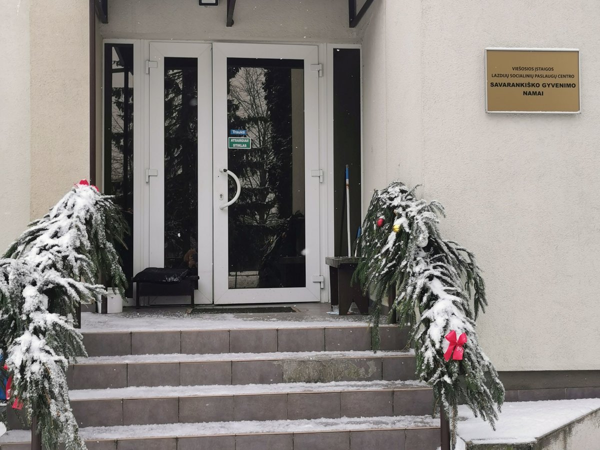 Socialinės priežiūros paslaugas gyventojams teiks dvi akredituotos įstaigos   
