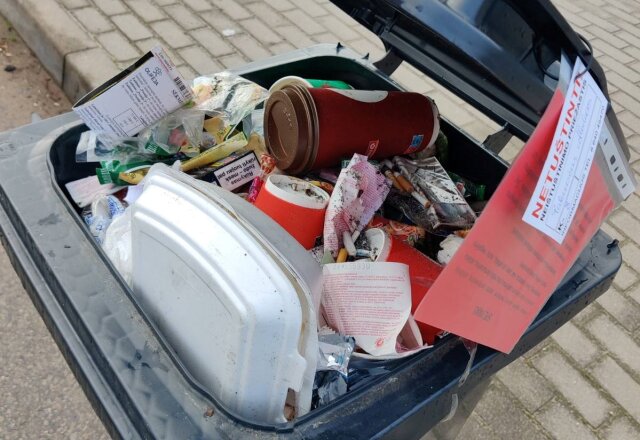 Indelių nuo produktų švariai išplauti nebūtina, bet mesti juos į pakuočių konteinerius – privaloma