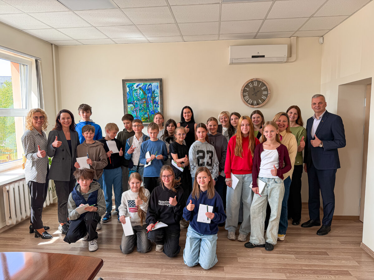 Savivaldybėje svečiavosi Lazdijų Motiejaus Gustaičio gimnazijos 6c klasė